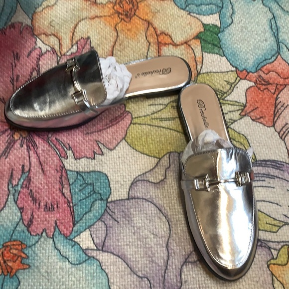 NEW silver mule loafer shoes size 9 Breckelle’s. - Picture 4 of 7